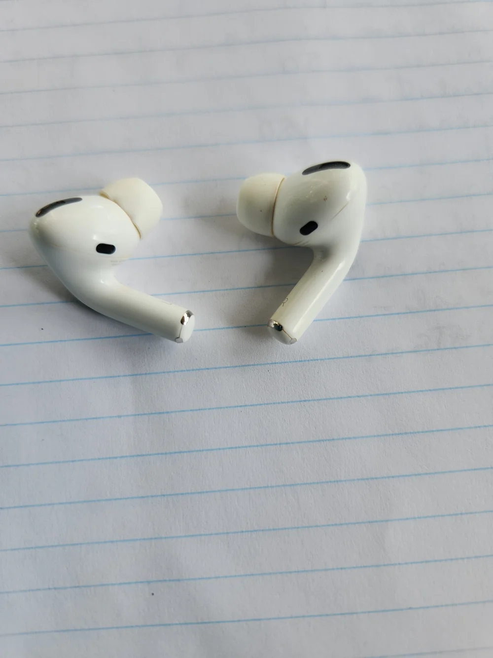 Apple White On‑Ear Wireless Earbuds with Charging Case